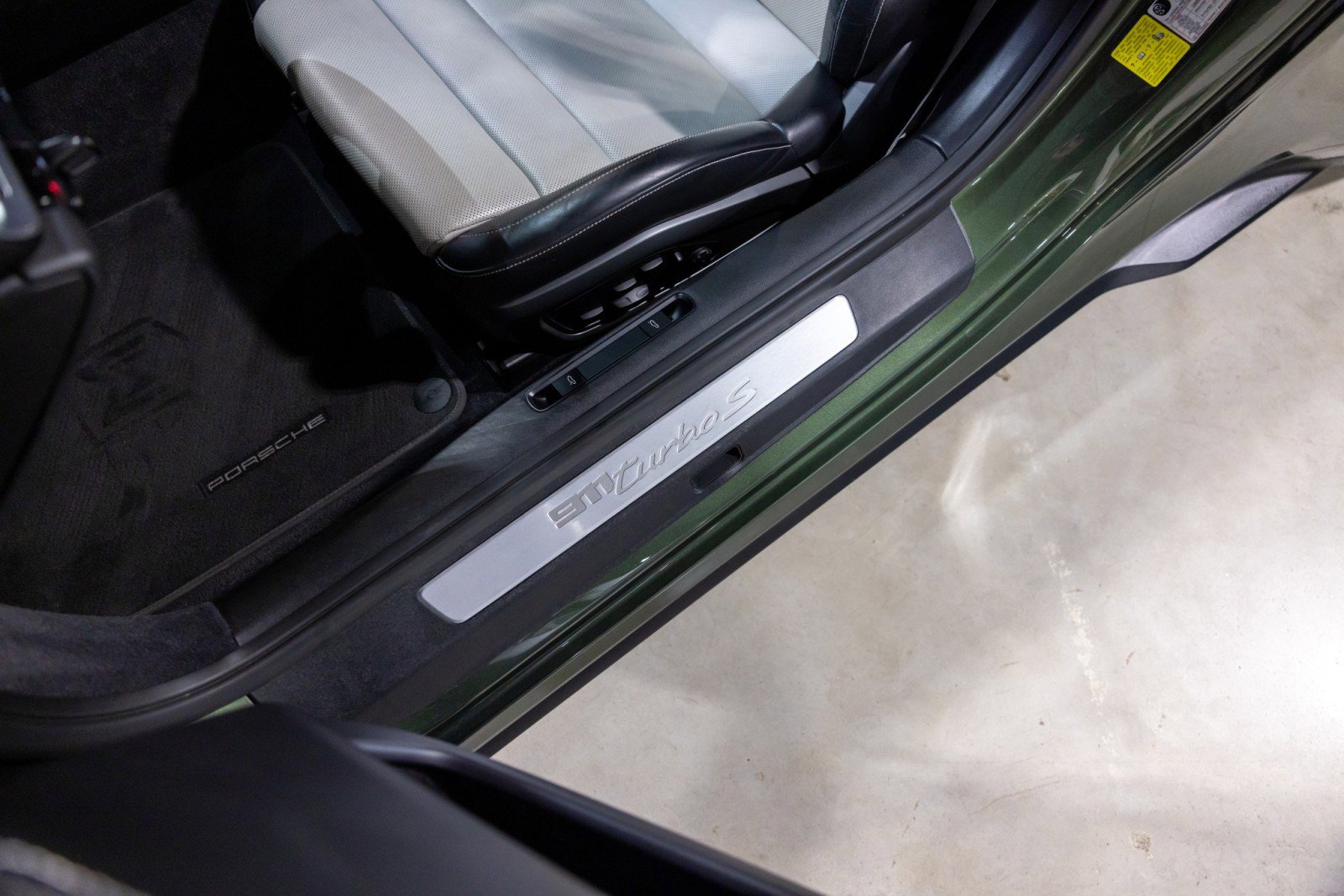 Used 2021 Porsche 911 Turbo S image 39