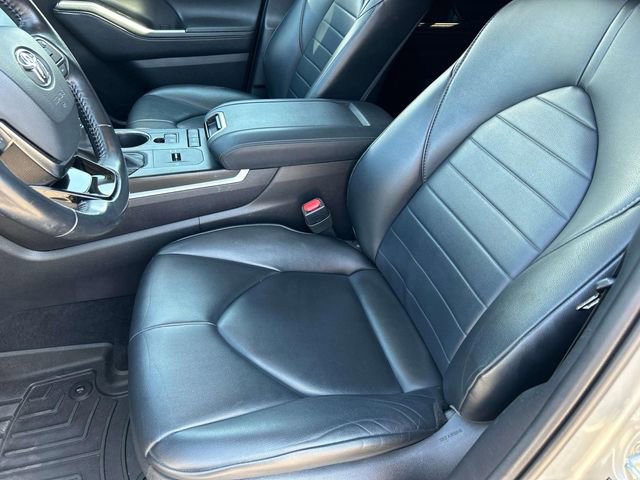 Used 2021 Toyota Highlander XLE image 29
