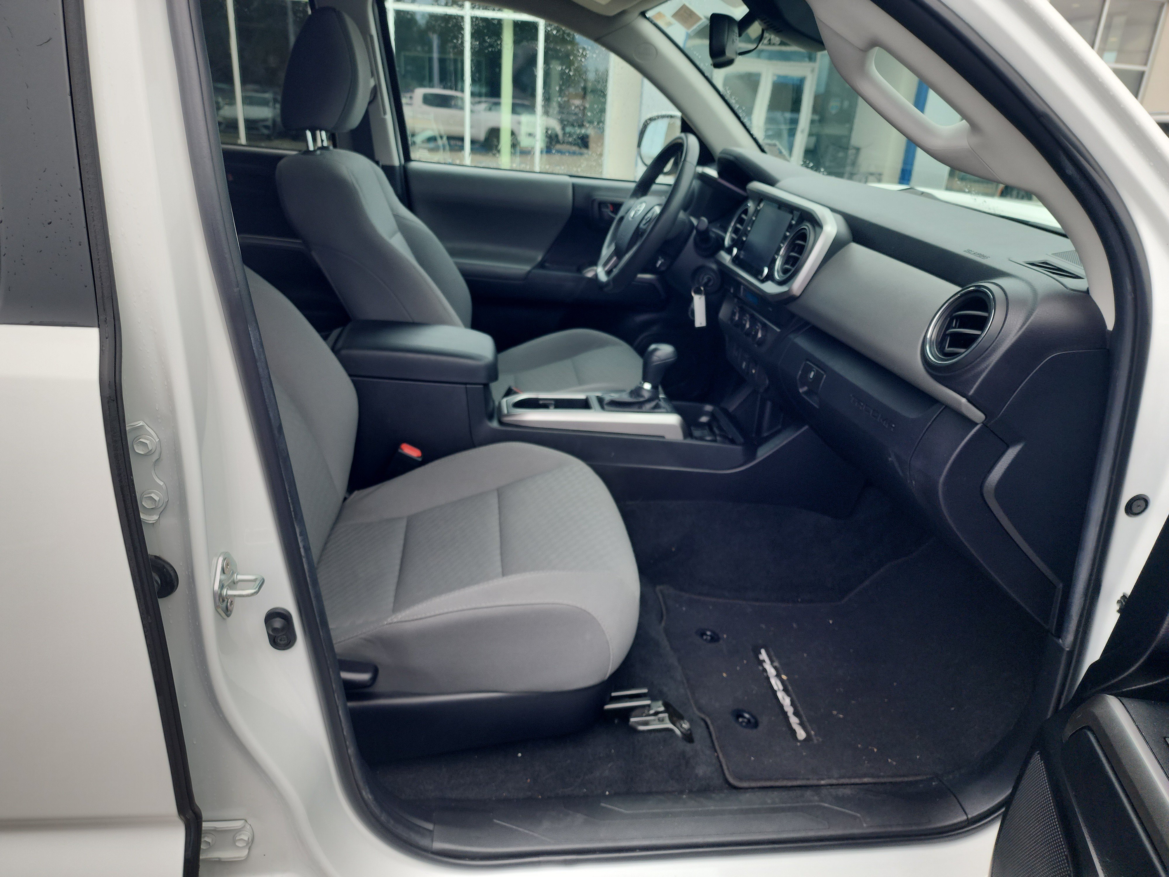 Used 2022 Toyota Tacoma SR5 RWD image 12