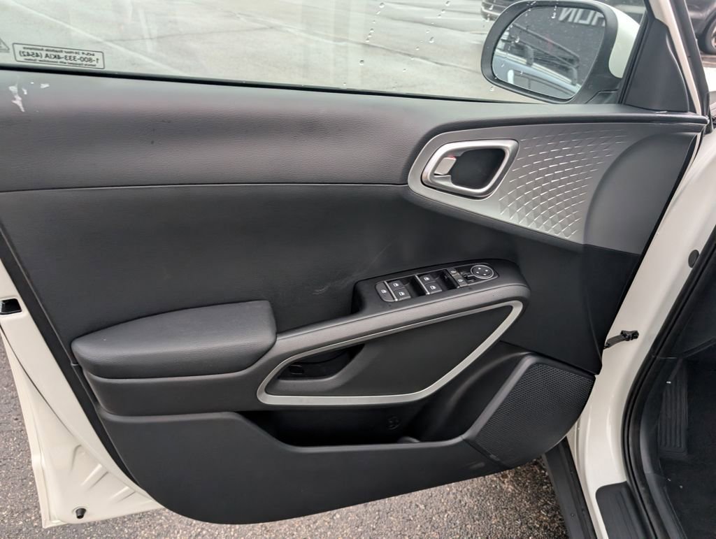New 2025 Kia Soul LX image 14