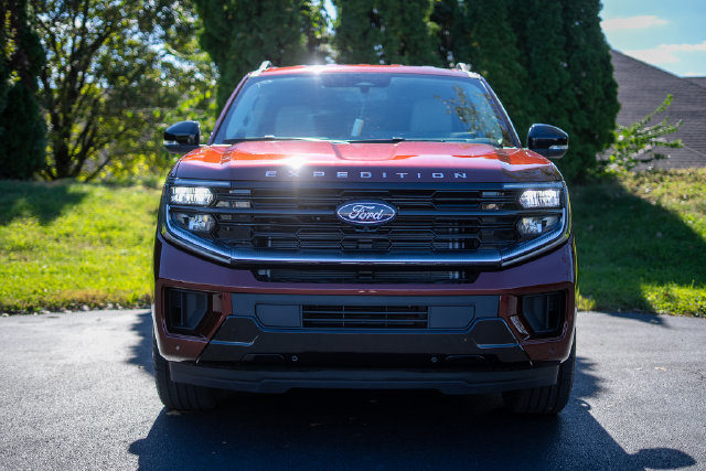 New 2027 Ford Expedition Max Platinum AWD/4WD image 2