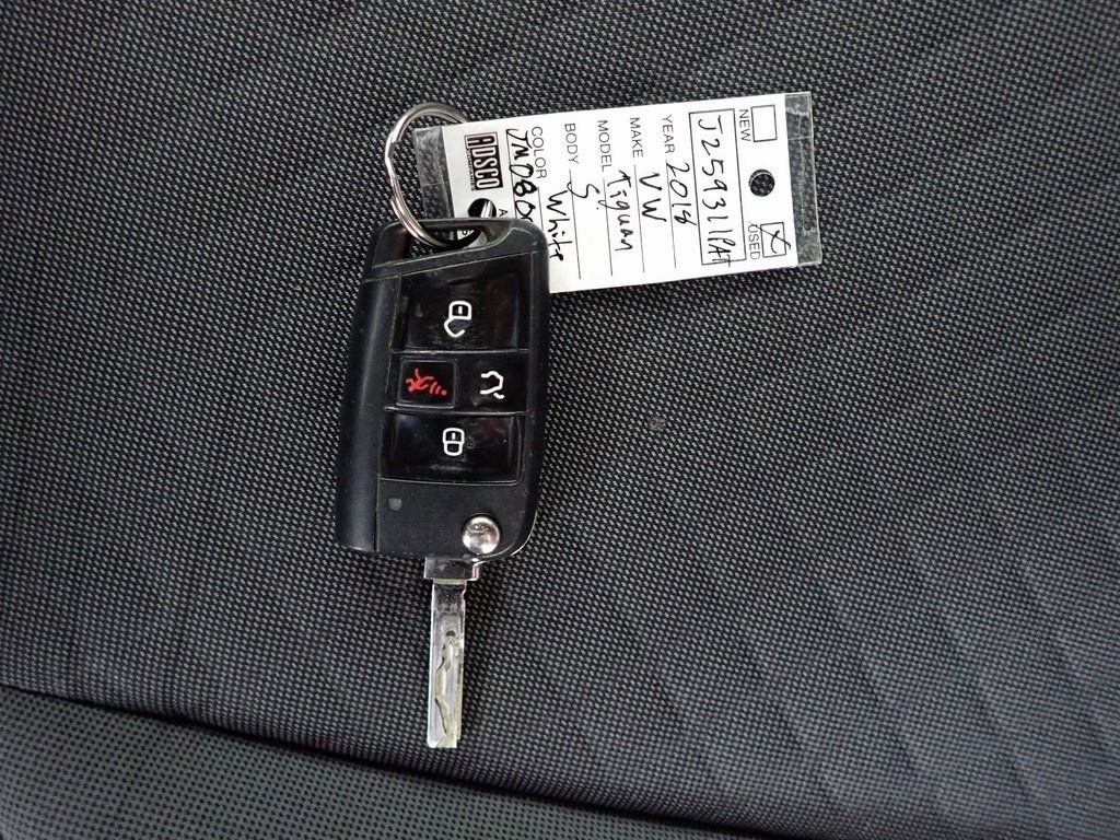 Used 2018 Volkswagen Tiguan S image 44