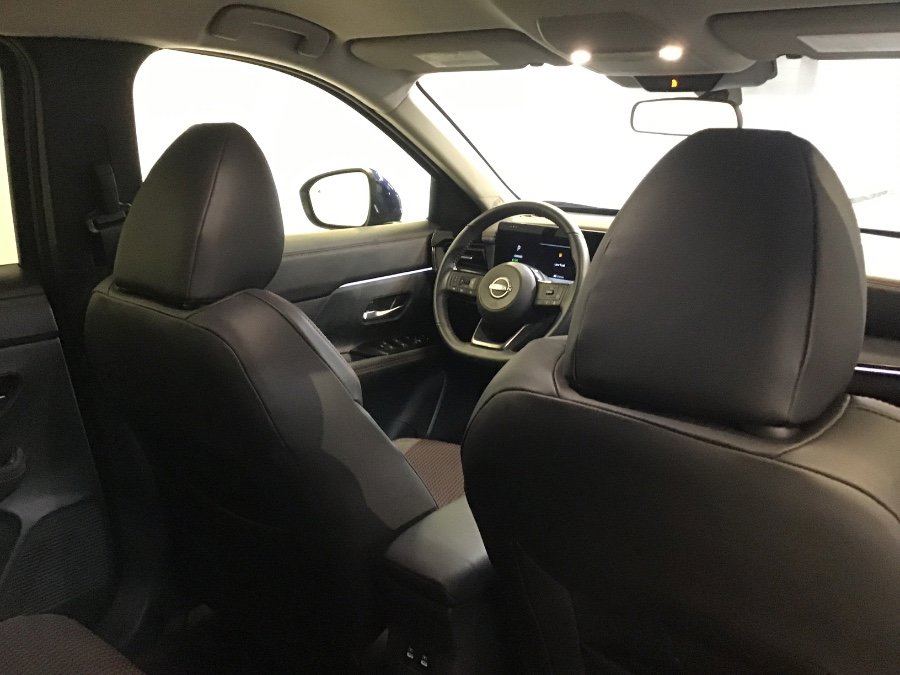 Used 2025 Nissan Kicks SR image 31