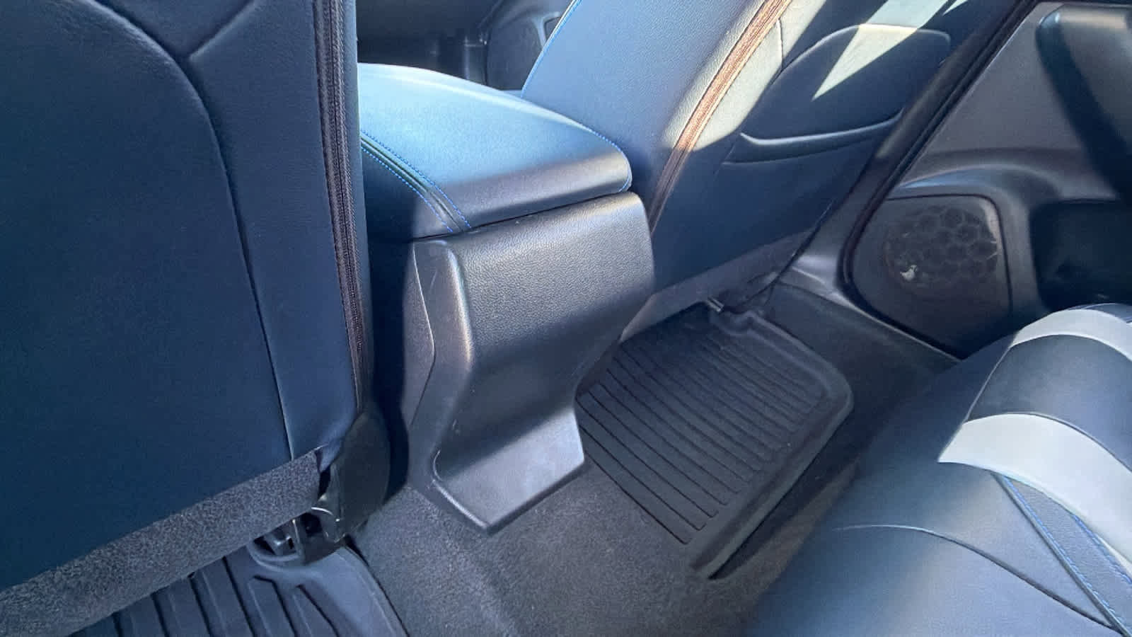 Used 2020 Subaru Crosstrek w/ Moonroof Package w/Navigation image 25