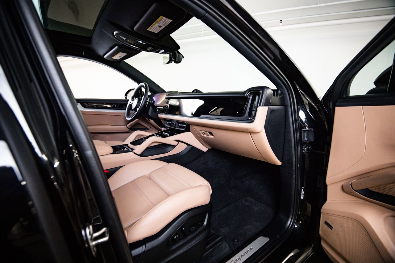 Certified 2024 Porsche Cayenne Coupe image 27