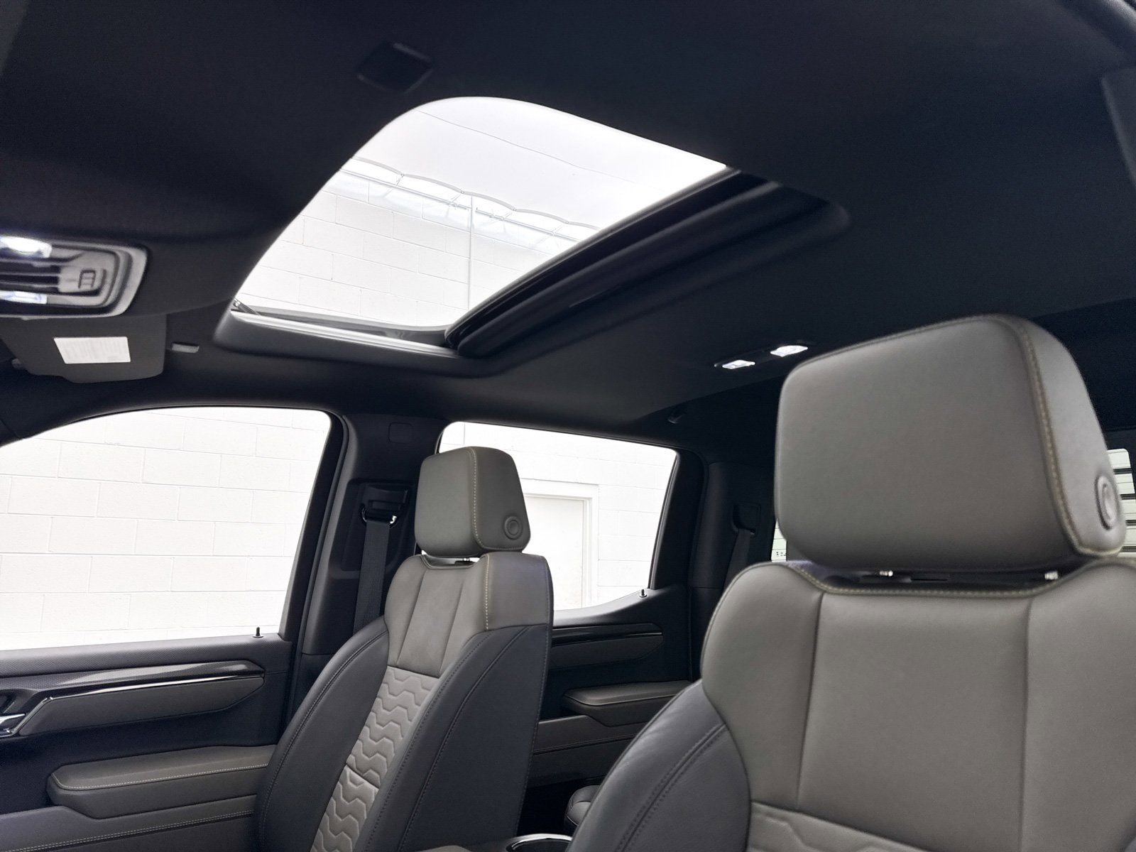 Used 2025 Chevrolet Silverado 1500 ZR2 w/ Technology Package image 4