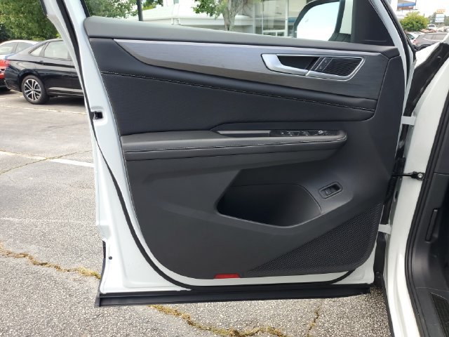 Certified 2025 Volkswagen Atlas Cross Sport SE w/ Panoramic Sunroof Package FWD image 21