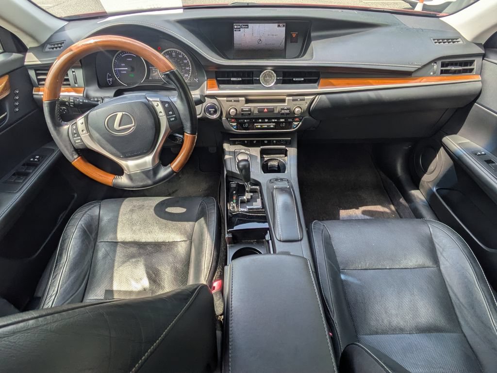 Used 2015 Lexus ES 300h w/ Navigation System Package FWD image 13