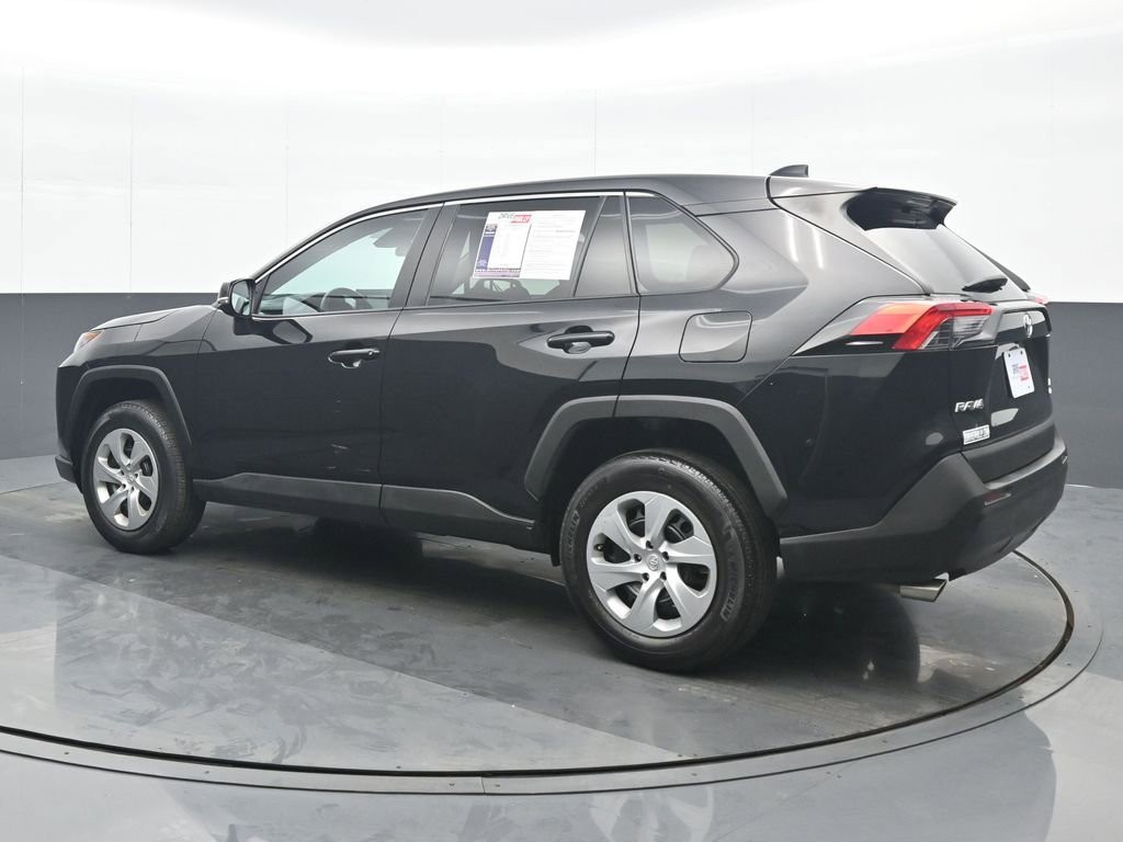 Used 2022 Toyota RAV4 LE image 4