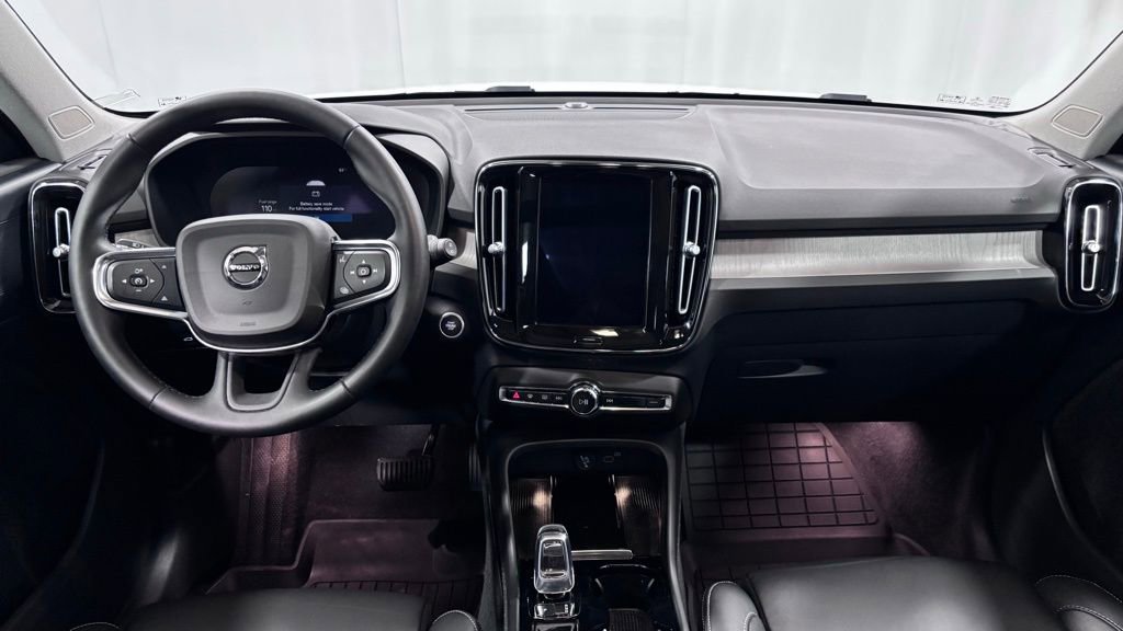 Certified 2023 Volvo XC40 B5 Plus w/ Protection Package Premier image 5