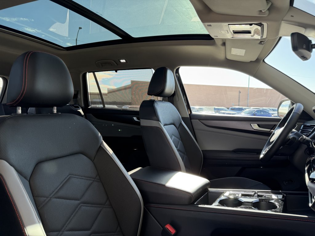 Used 2024 Volkswagen Atlas Peak Edition SE AWD/4WD image 45