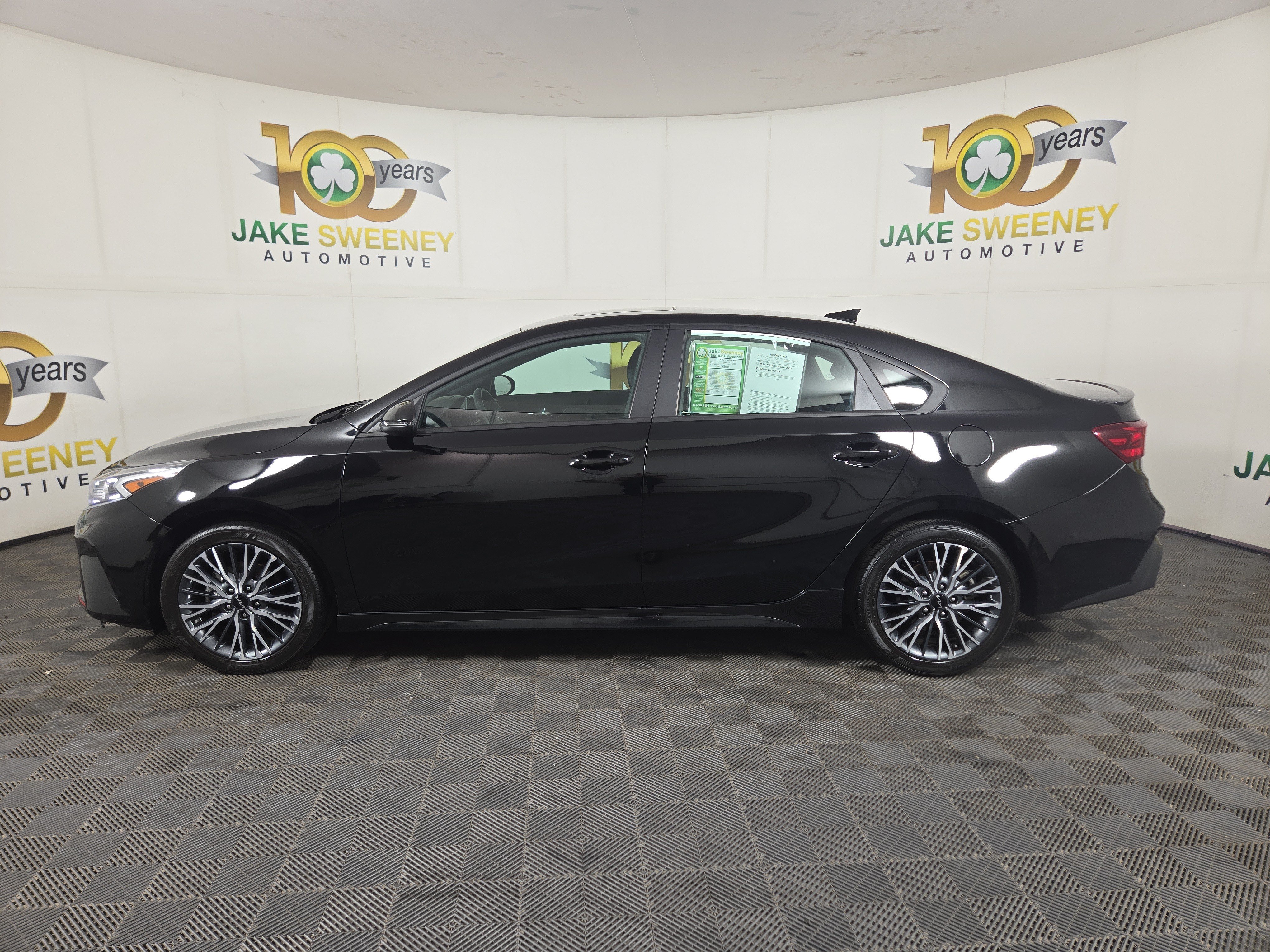 Used 2023 Kia Forte GT-Line w/ GT-Line Premium Package FWD image 4