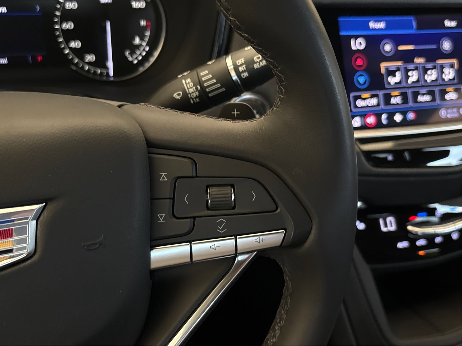 Certified 2023 Cadillac XT6 Luxury FWD image 28