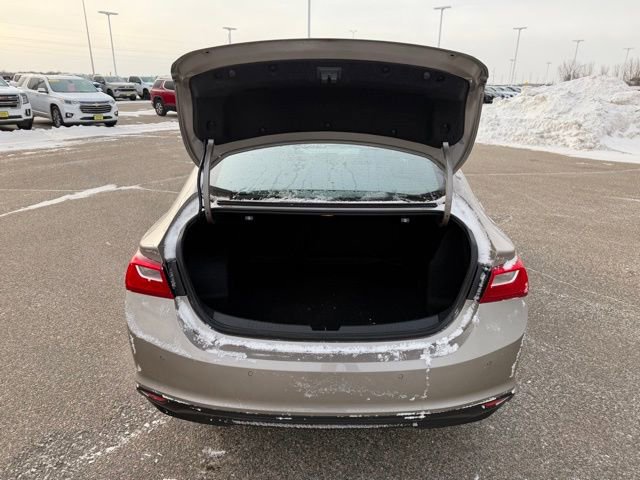 Used 2025 Chevrolet Malibu LT image 12