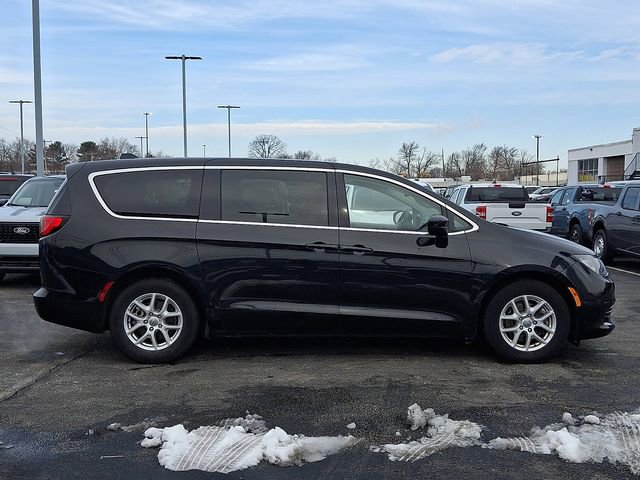 Used 2017 Chrysler Pacifica LX image 7