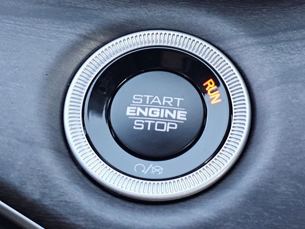 Used 2025 Jeep Grand Cherokee Limited w/ Luxury Tech Group II image 19