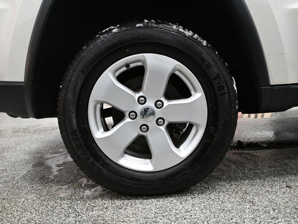 Used 2012 Jeep Grand Cherokee Laredo image 19