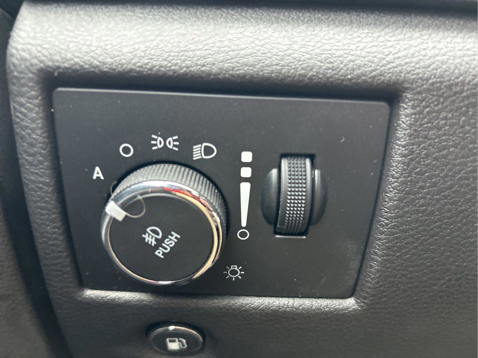 Certified 2018 Jeep Grand Cherokee Limited image 15