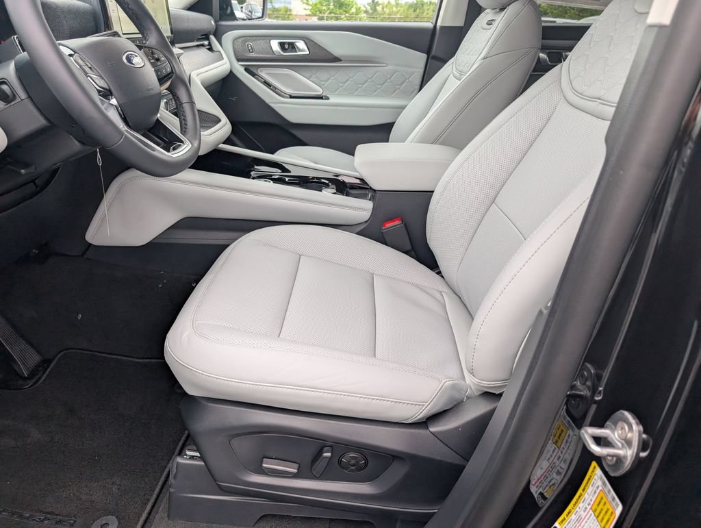 New 2026 Ford Explorer Platinum w/ LUX Leather Package AWD/4WD image 9