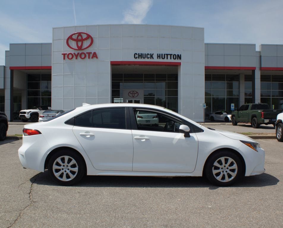Used 2020 Toyota Corolla LE FWD image 1