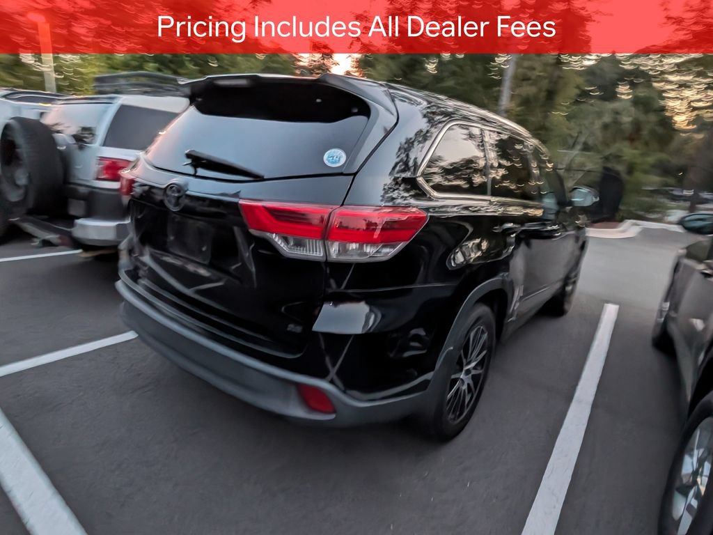 Used 2017 Toyota Highlander SE FWD image 7