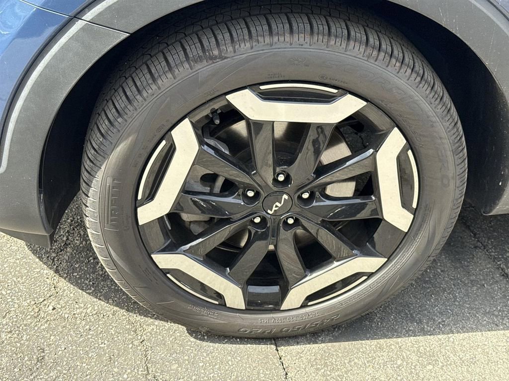 Used 2023 Kia Telluride S image 32