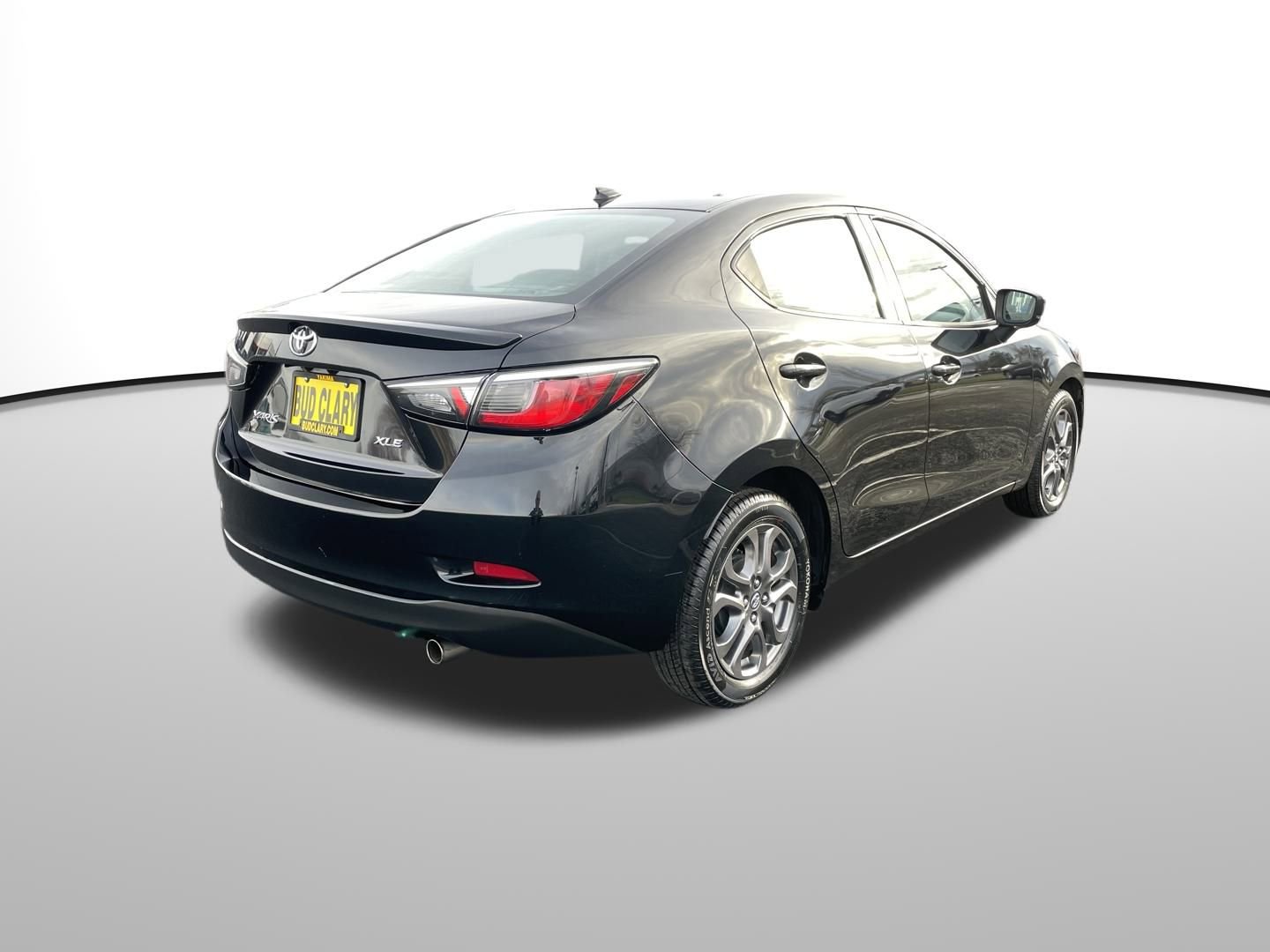 Used 2019 Toyota Yaris XLE image 3