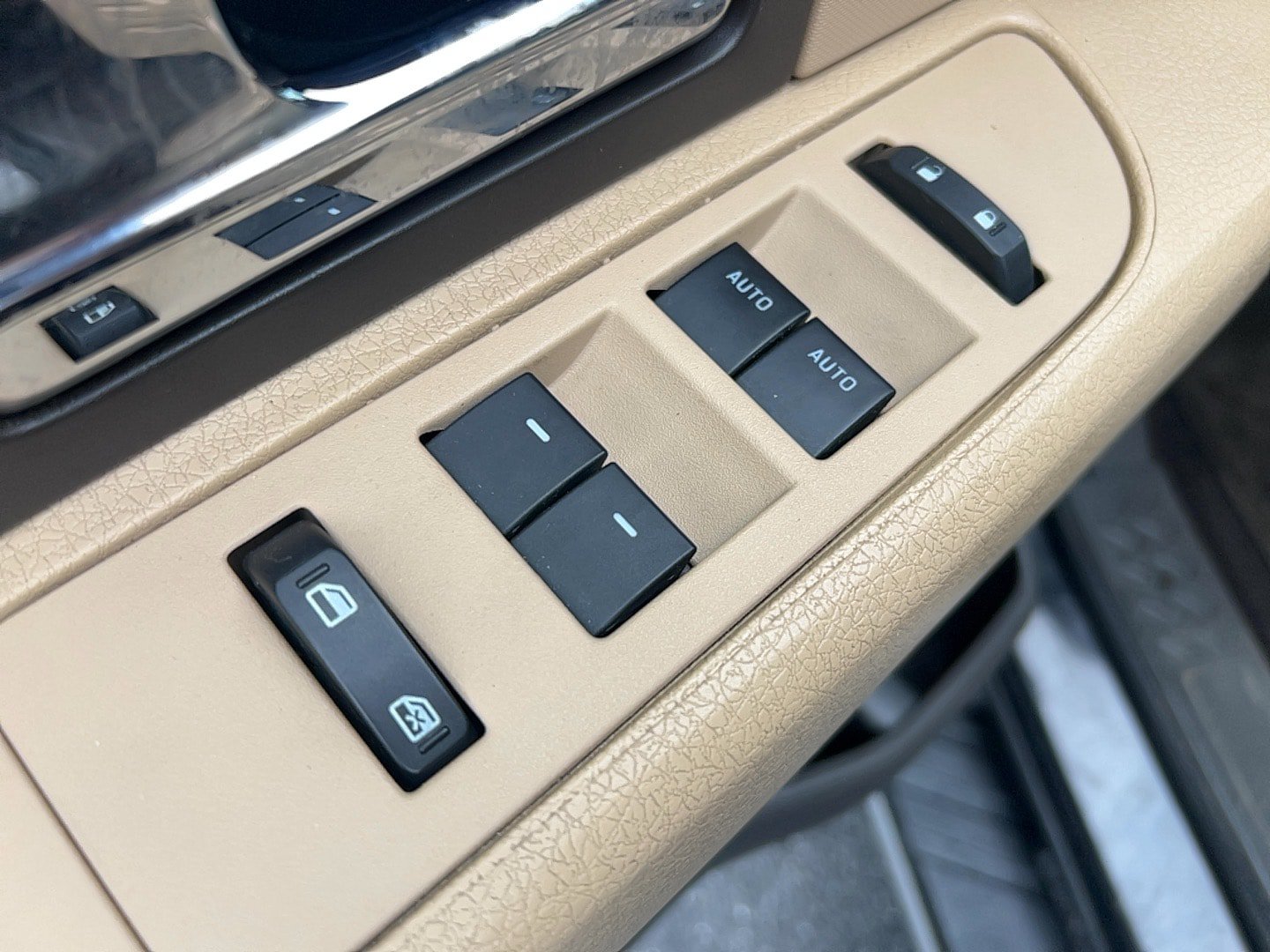 Used 2014 Ford F150 XLT w/ Equipment Group 302A Luxury AWD/4WD image 12