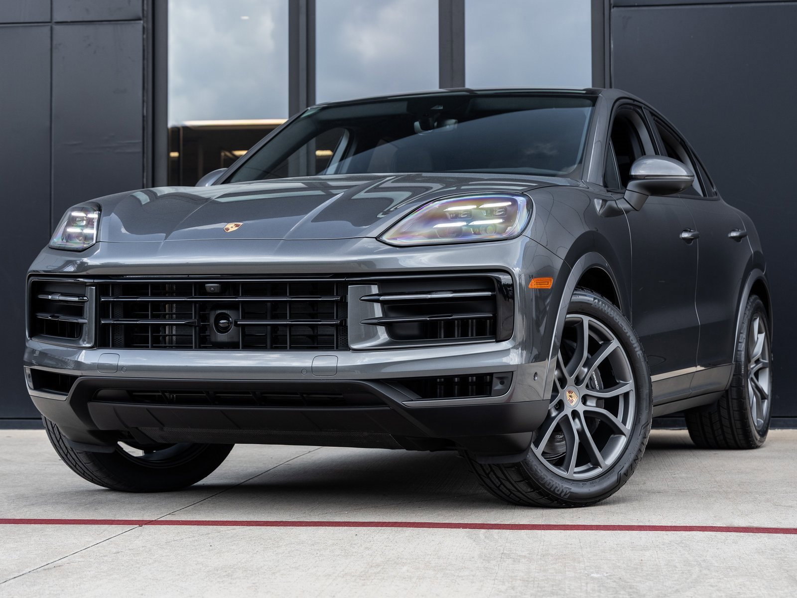 Certified 2025 Porsche Cayenne Coupe image 1