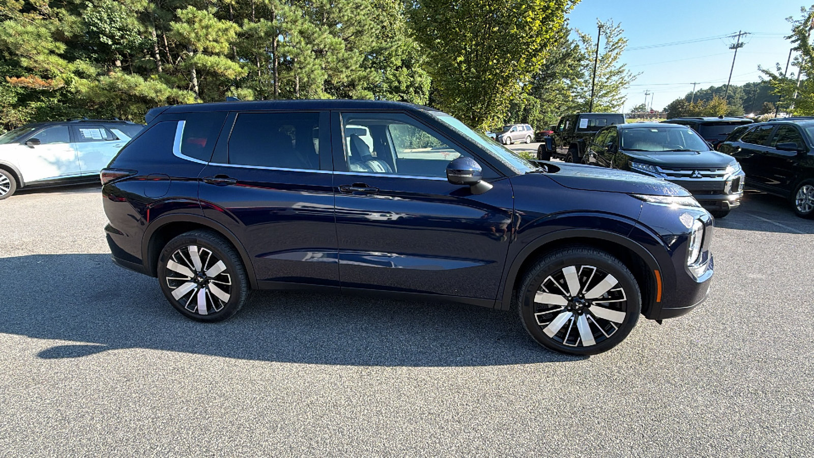 Used 2025 Mitsubishi Outlander SE FWD image 7