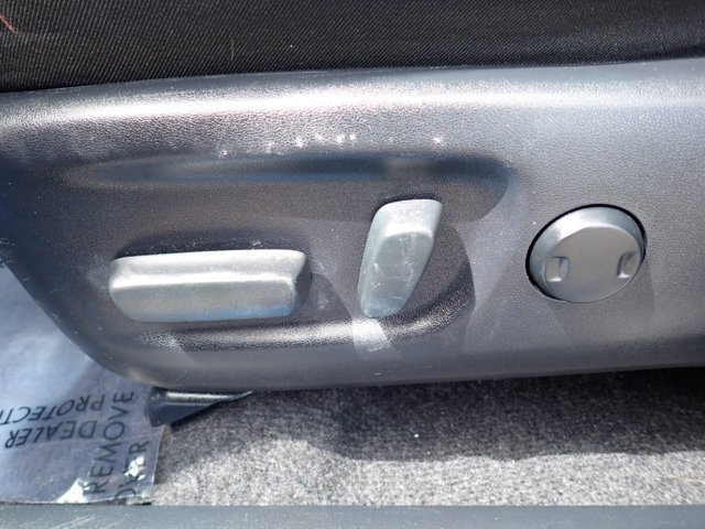 Used 2018 Toyota RAV4 XLE AWD/4WD image 11