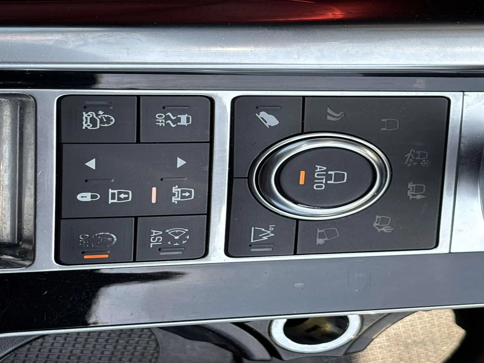 Used 2016 Land Rover Range Rover Sport Supercharged AWD/4WD image 32