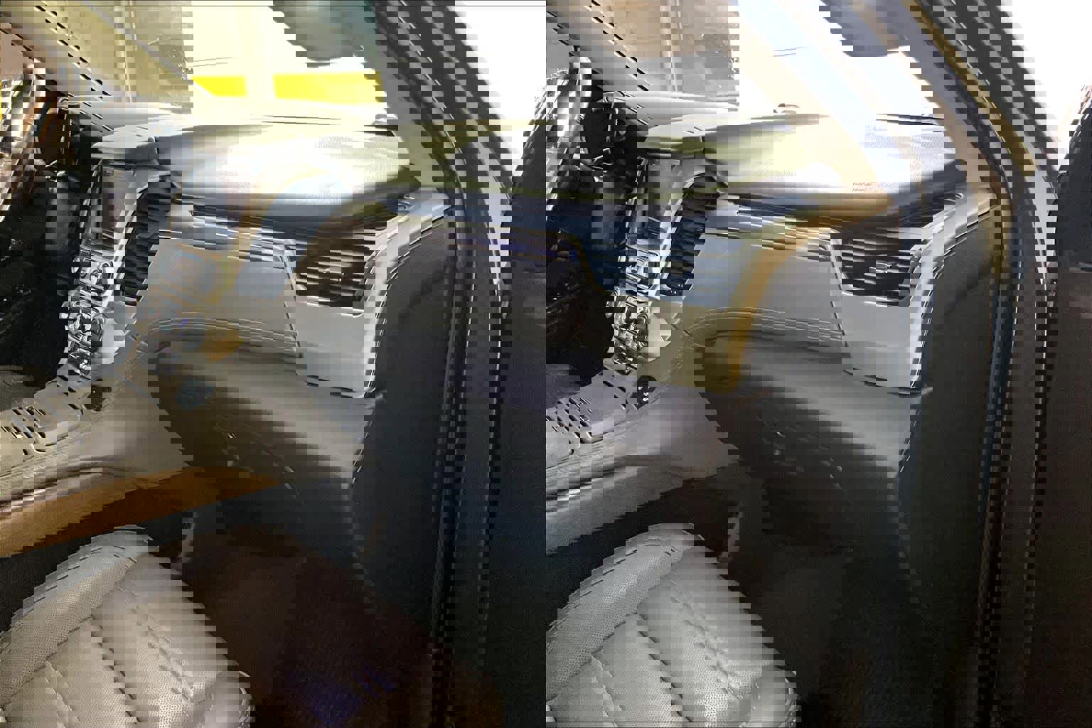 Used 2019 GMC Yukon XL Denali w/ Denali Ultimate Package AWD/4WD image 17