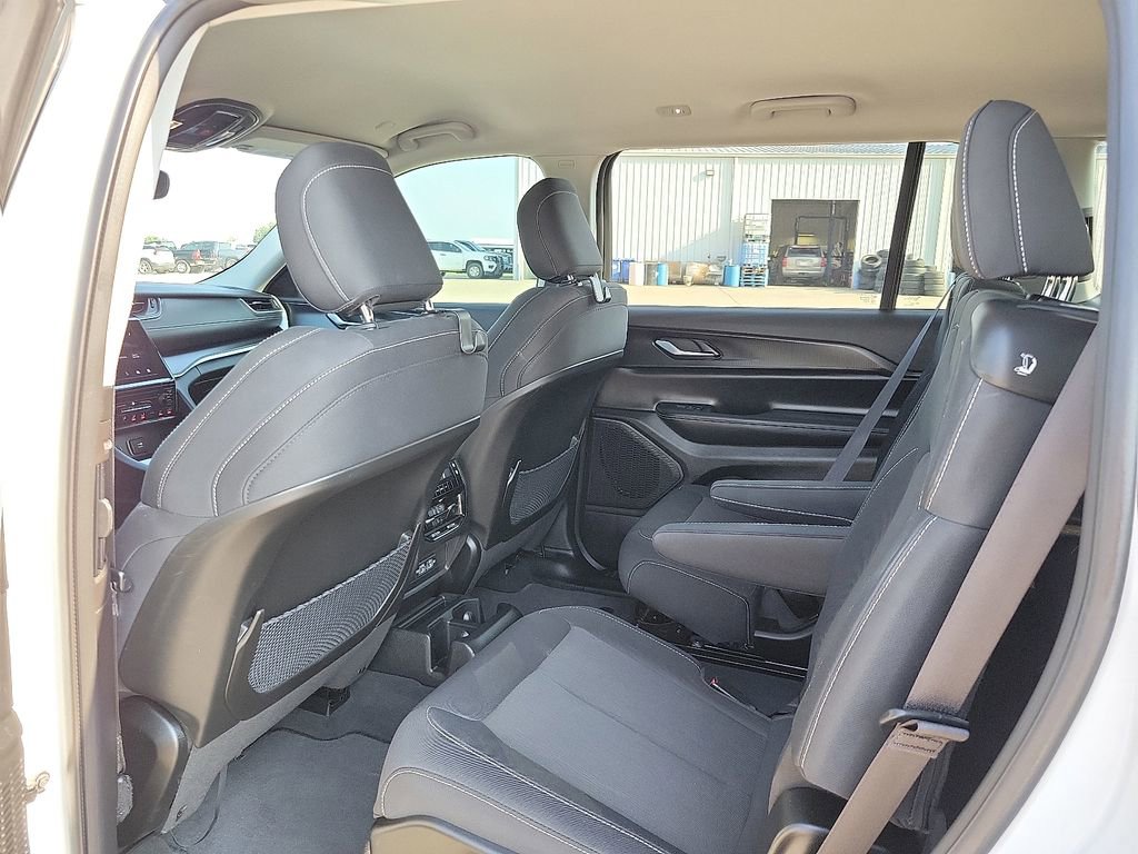 Used 2023 Jeep Grand Cherokee L Laredo image 10