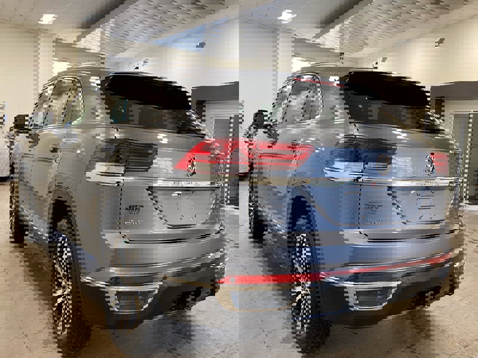 Used 2023 Volkswagen Atlas Cross Sport SEL image 5