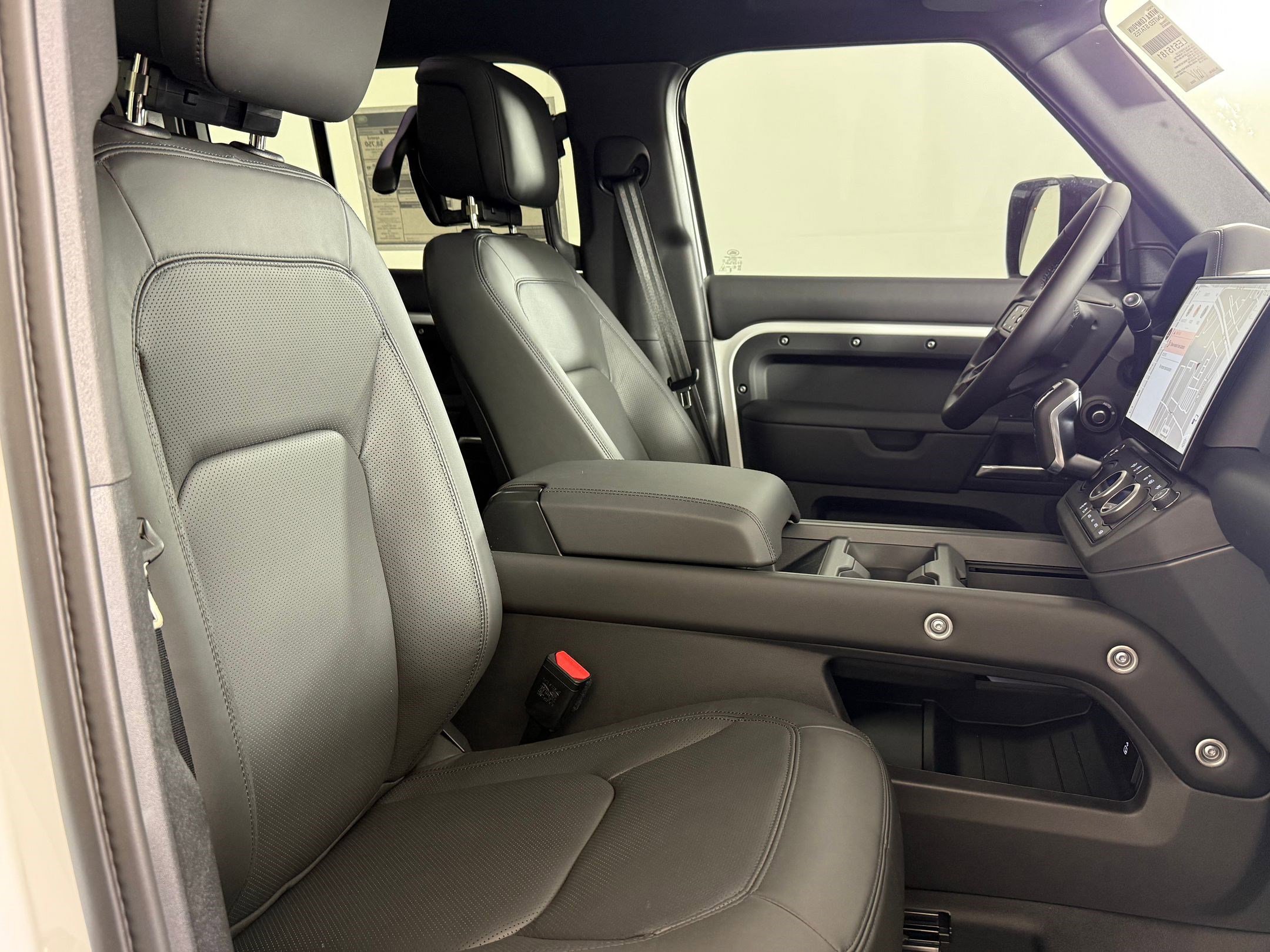 New 2026 Land Rover Defender 130 X-Dynamic SE image 27