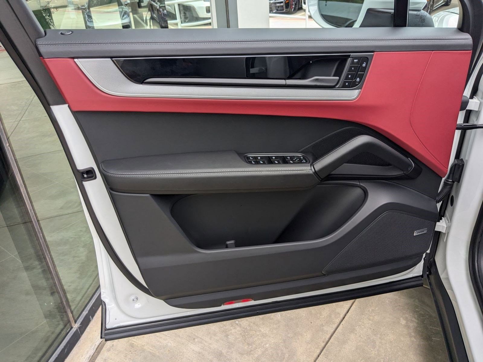 Certified 2025 Porsche Cayenne image 13