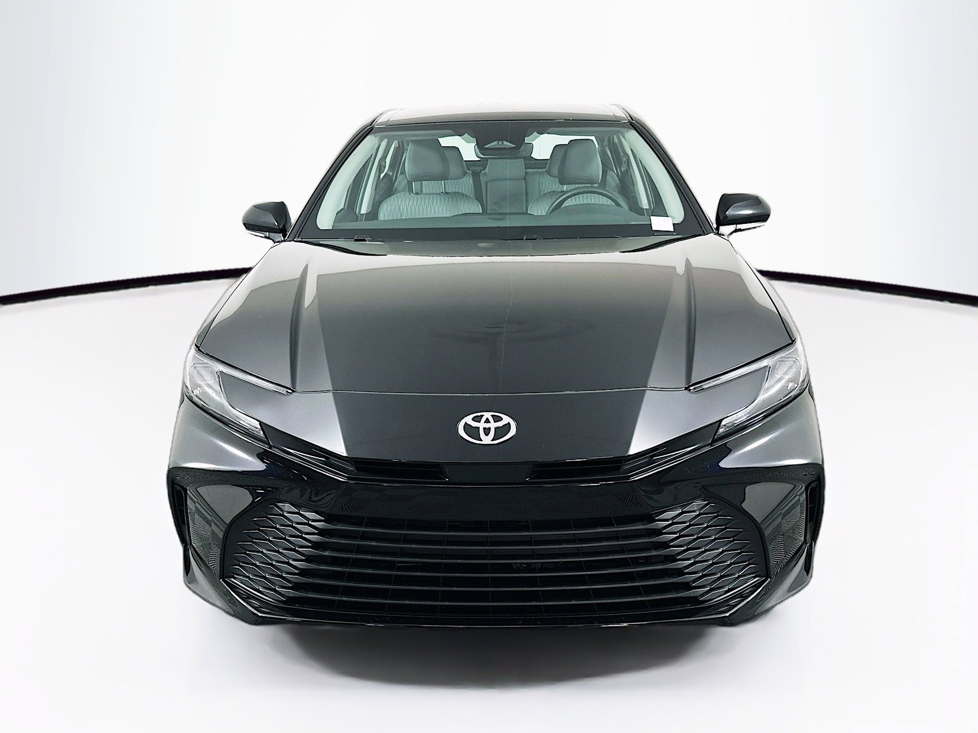 Used 2025 Toyota Camry LE image 2