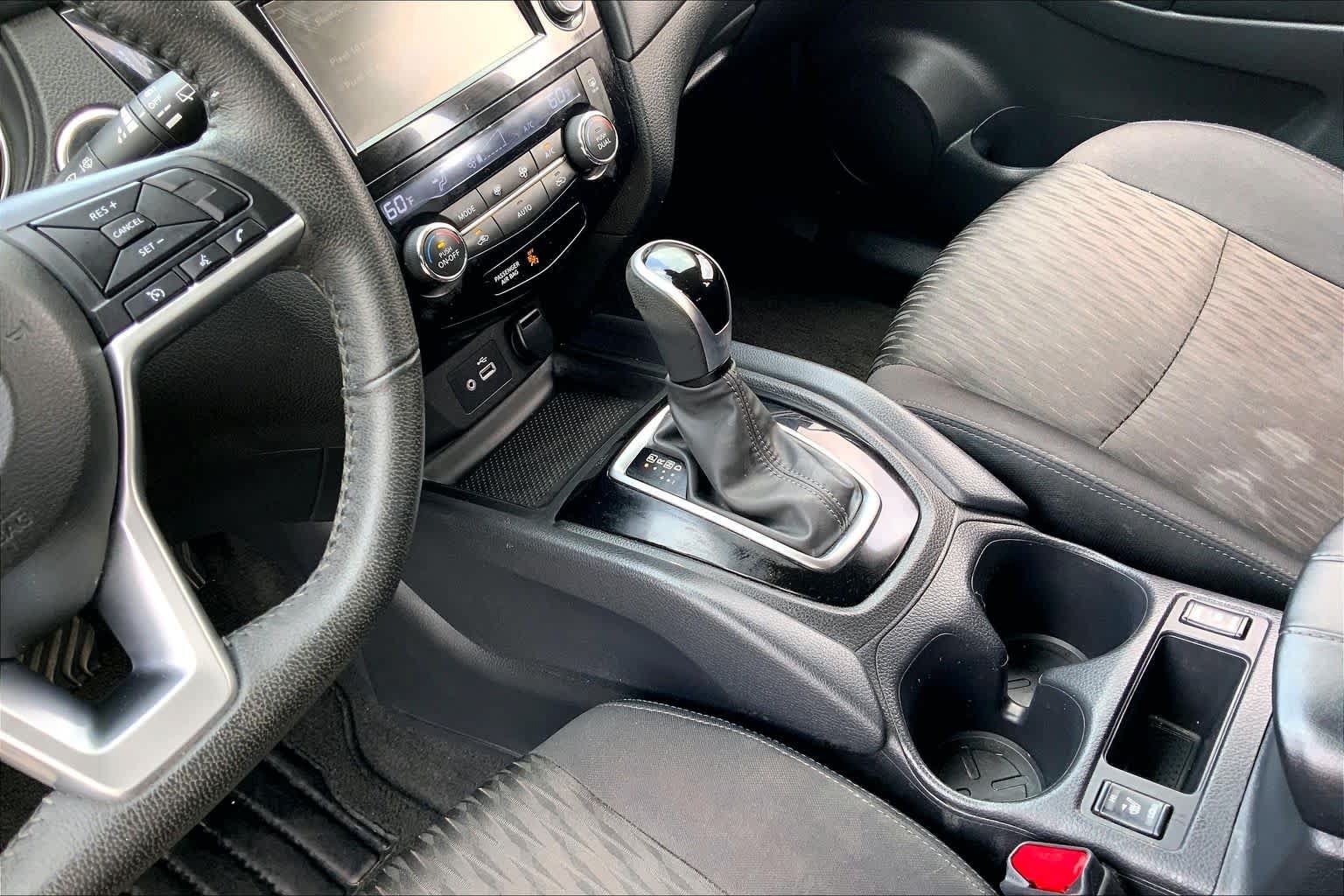Used 2020 Nissan Rogue SV FWD image 16