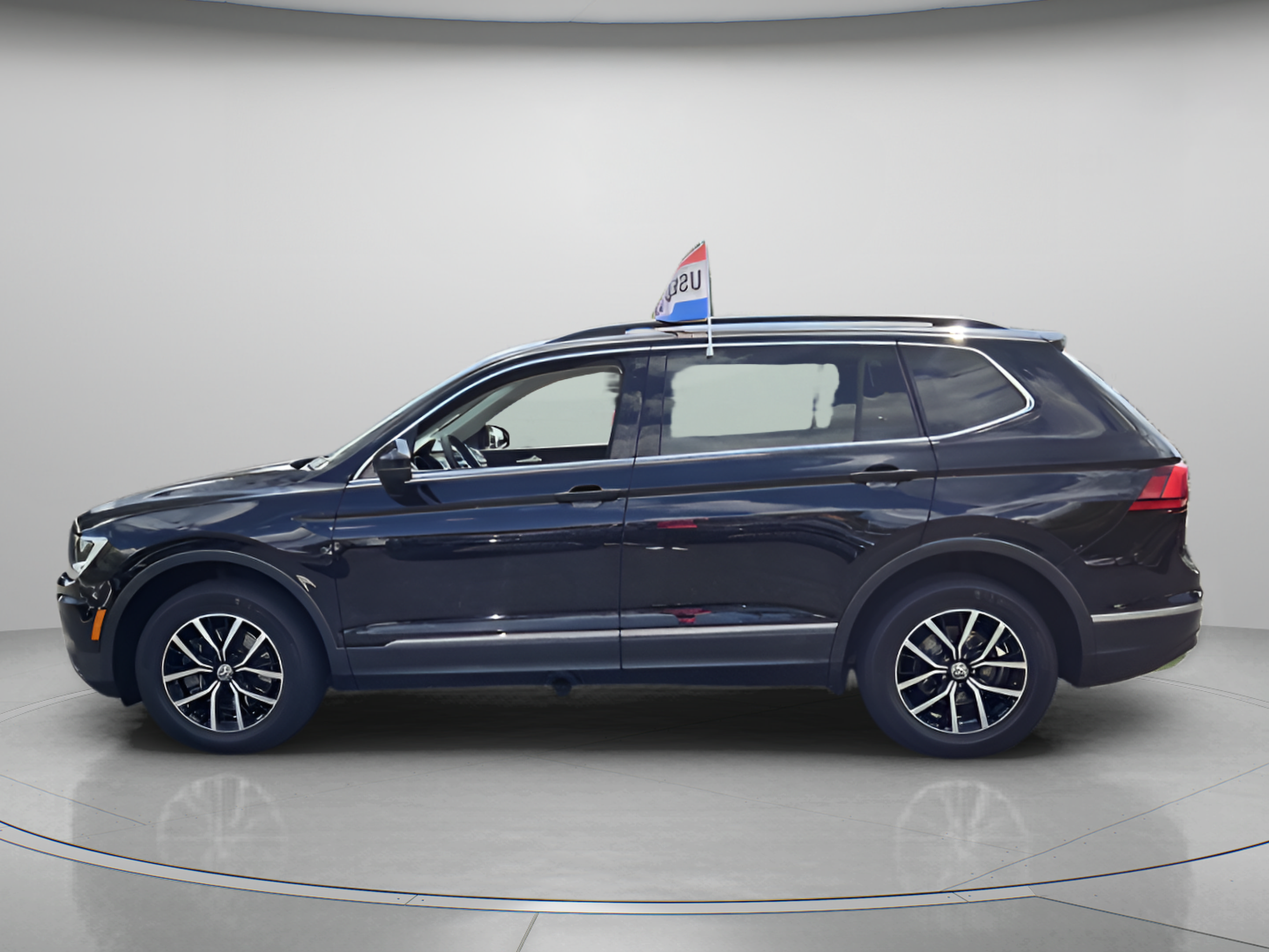 Certified 2021 Volkswagen Tiguan SE FWD image 2