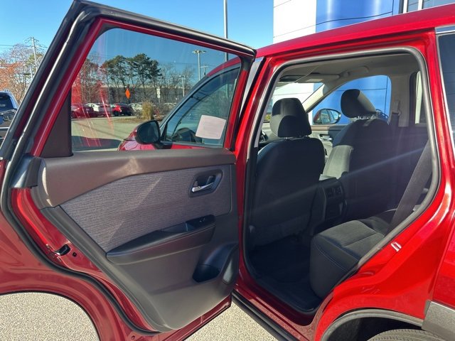 Used 2023 Nissan Rogue SV image 32