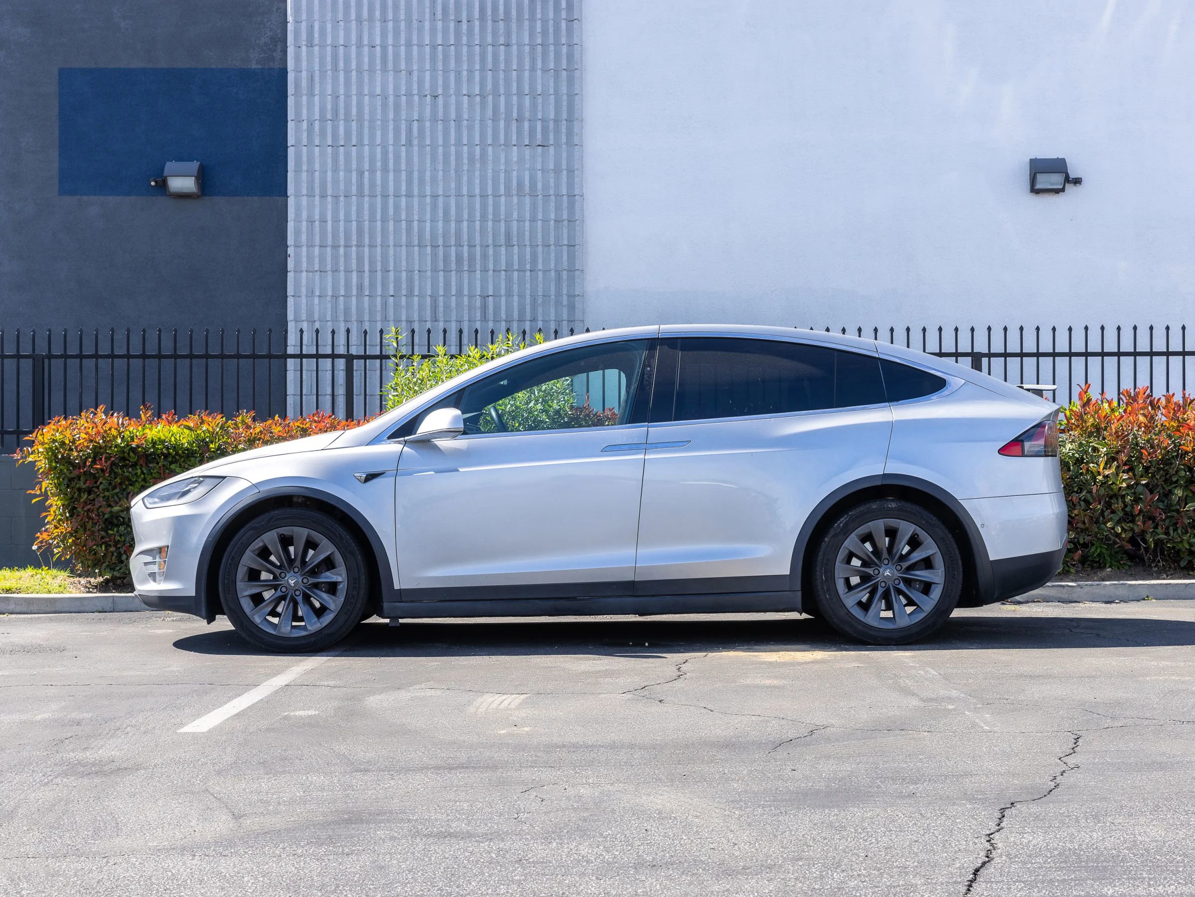 Used 2017 Tesla Model X 75D image 3