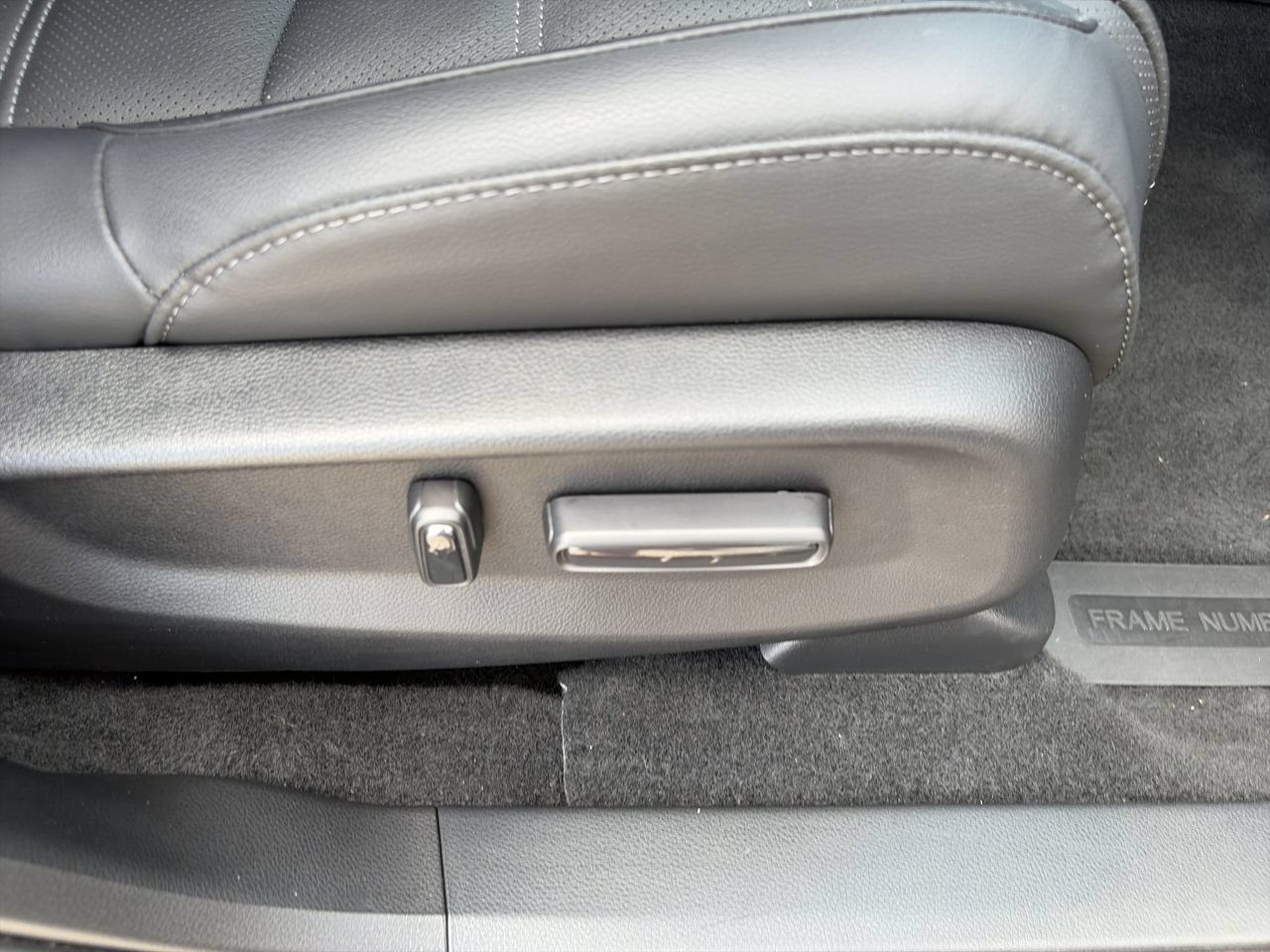 Used 2021 Honda CR-V Touring image 37