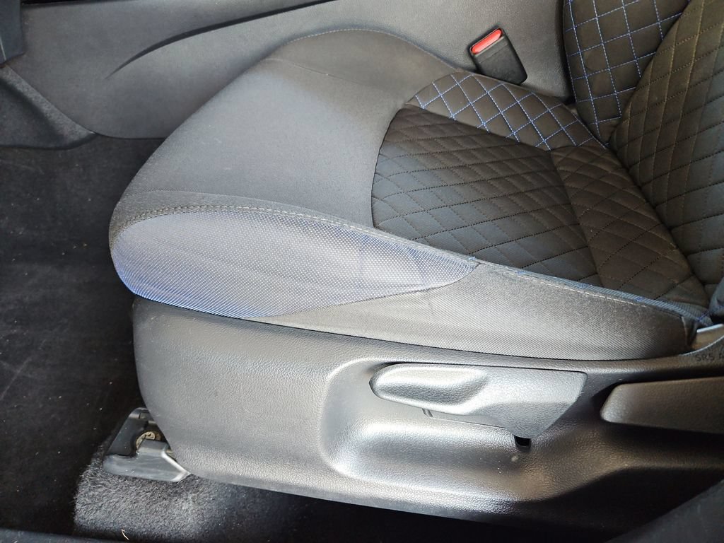 Used 2020 Toyota C-HR XLE FWD image 22