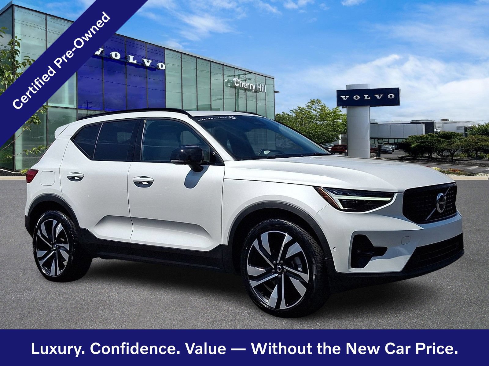 Certified 2025 Volvo XC40 B5 Ultra AWD/4WD image 1