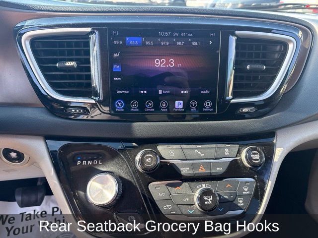 Used 2017 Chrysler Pacifica Touring-L FWD image 16