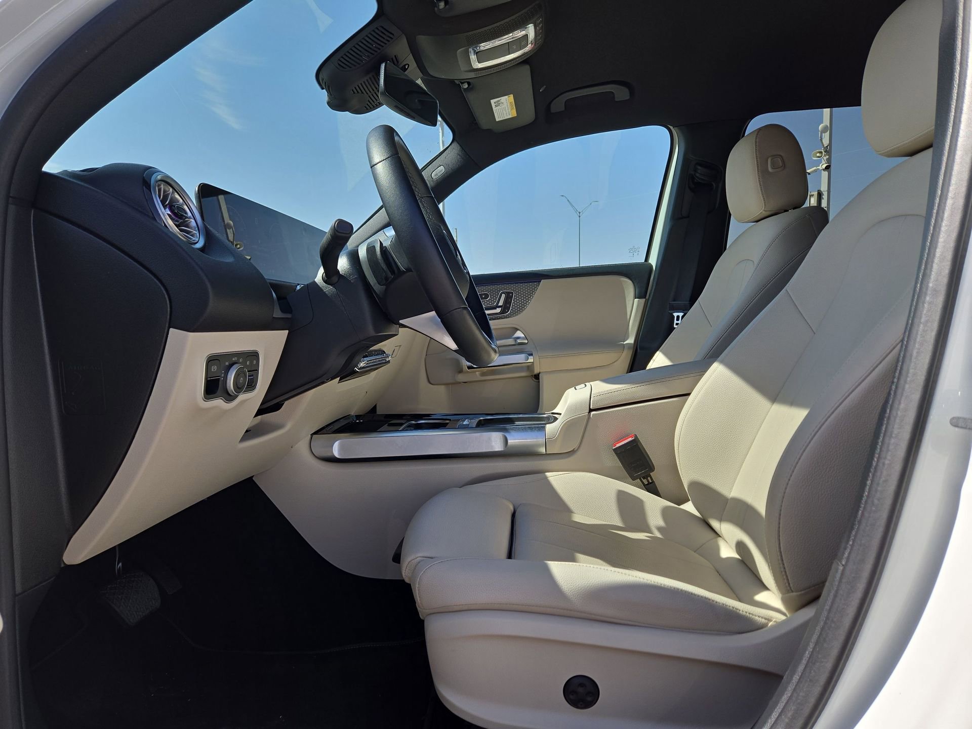 Used 2025 Mercedes-Benz GLB 250 image 16