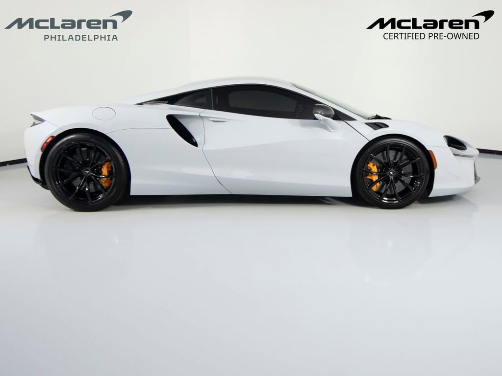 Used 2023 McLaren Artura image 4