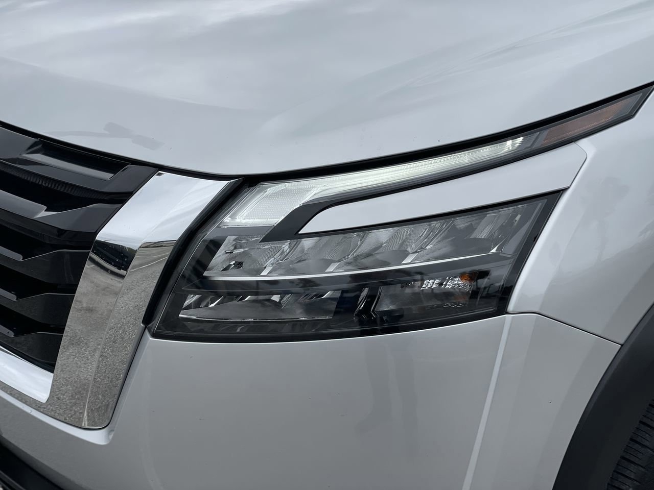 Used 2025 Nissan Pathfinder SV image 6