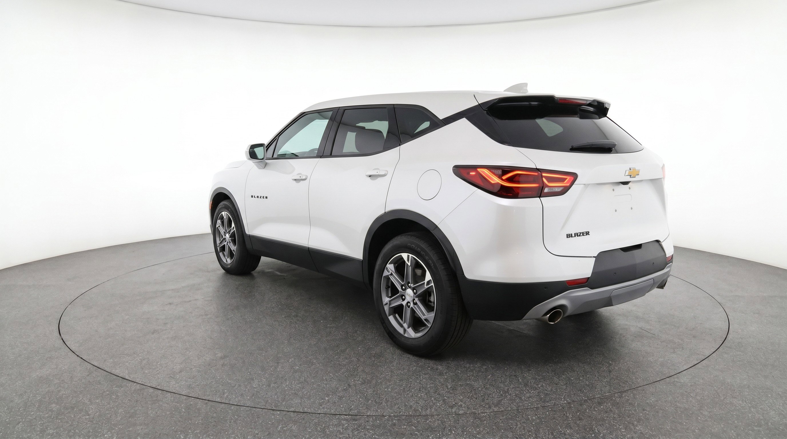 Used 2025 Chevrolet Blazer LT FWD image 6